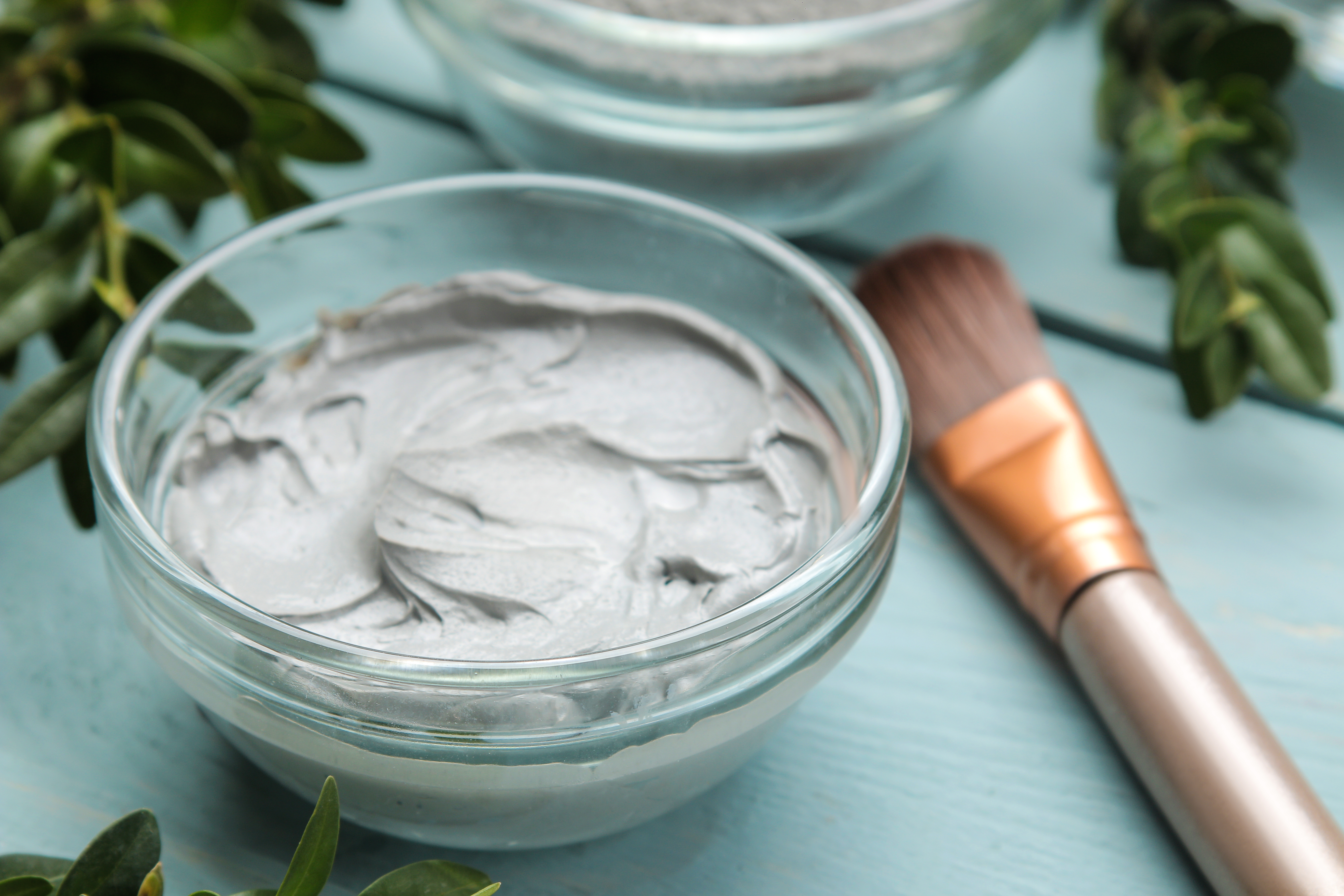 cosmetic-clay-clay-facial-mask-gentle-blue-background-different-types-clay-natural-cosmetics-cosmetic-procedures-beauty-concept-3